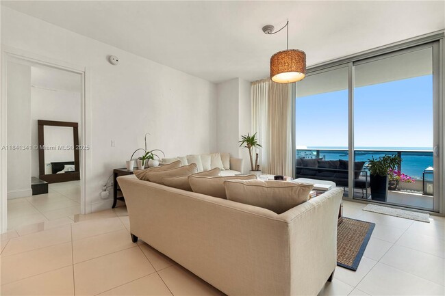 Building Photo - 200 Biscayne Blvd Way