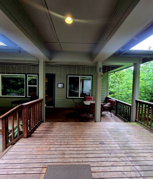 Building Photo - ***PENDING APPLICATION***2 Bed, 2 Bath with Den and Detached Casita For Rent in Port Ludlow!
