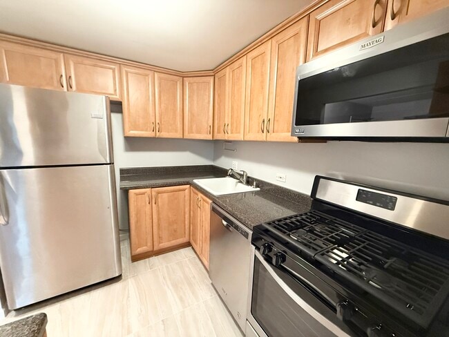 Building Photo - 1460 Fairlane Dr