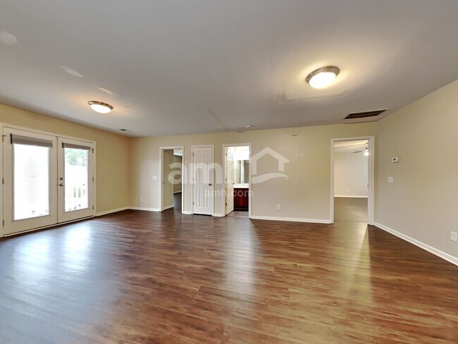 Building Photo - 3026 Crusades St