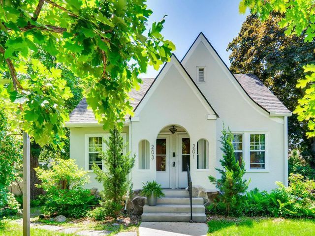 Building Photo - 203 E Diamond Lake Rd