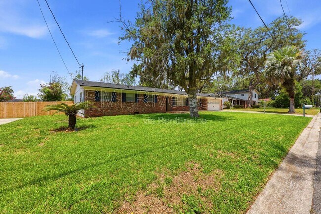 Building Photo - 2860 Cedarcrest Dr