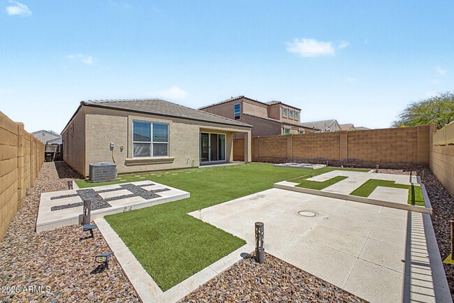 Building Photo - 2011 W Yellowbird Ln