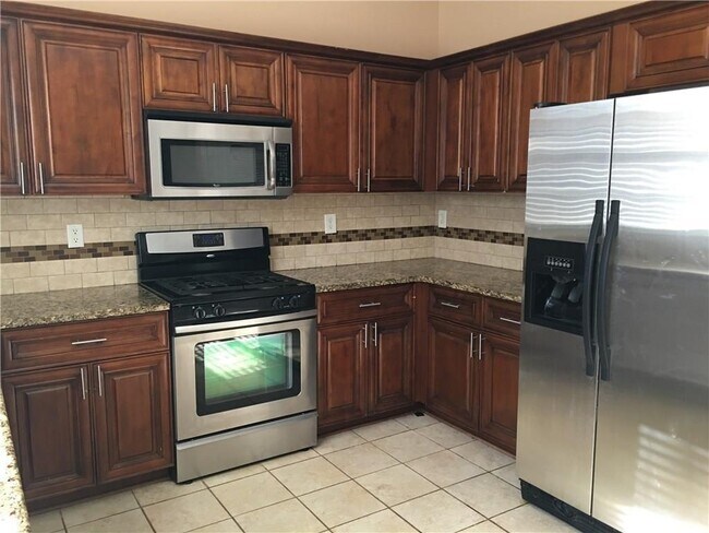 Building Photo - 655 Alstonefield Dr