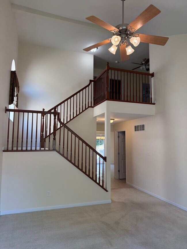 Building Photo - Rockwood Schools 3 Bedroom 2 full baths and 2 half Baths