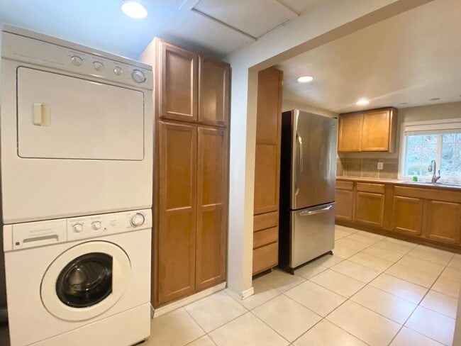 Building Photo - DOWNTOWN Covington home w/ basement