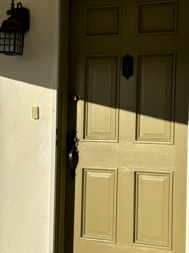 Entry - 1916 S Holt Ave