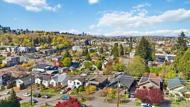 Building Photo - 3Bd/3Ba Seattle Home