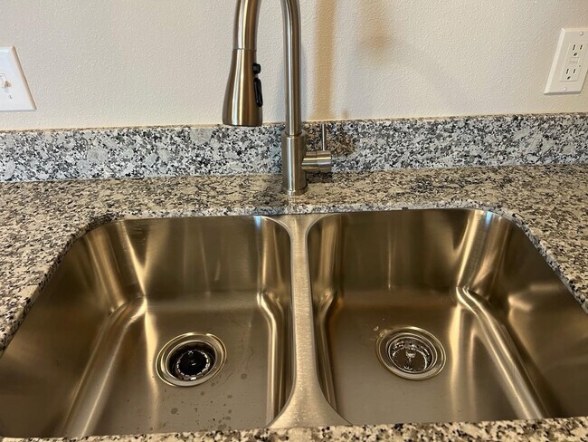 Building Photo - 7441 4th St