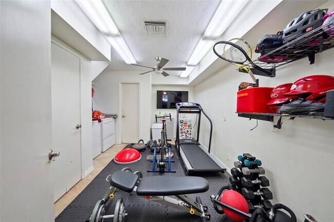 Building Photo - 6218 Wynnwood Ln