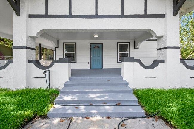 Building Photo - 4902 McKinney St