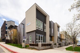 Building Photo - Modern 3 bed / 4 bath, 3 story townhome!
