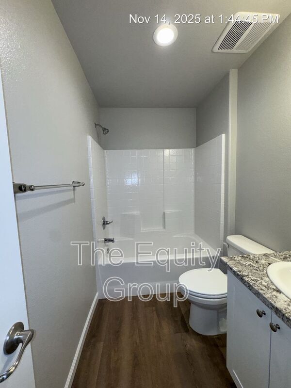 Building Photo - 418 S Summit St