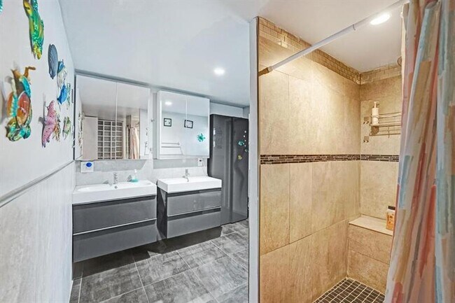 Building Photo - 2000 Jackson St