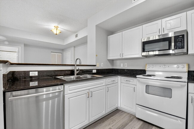 Building Photo - 780 S Sapodilla Ave