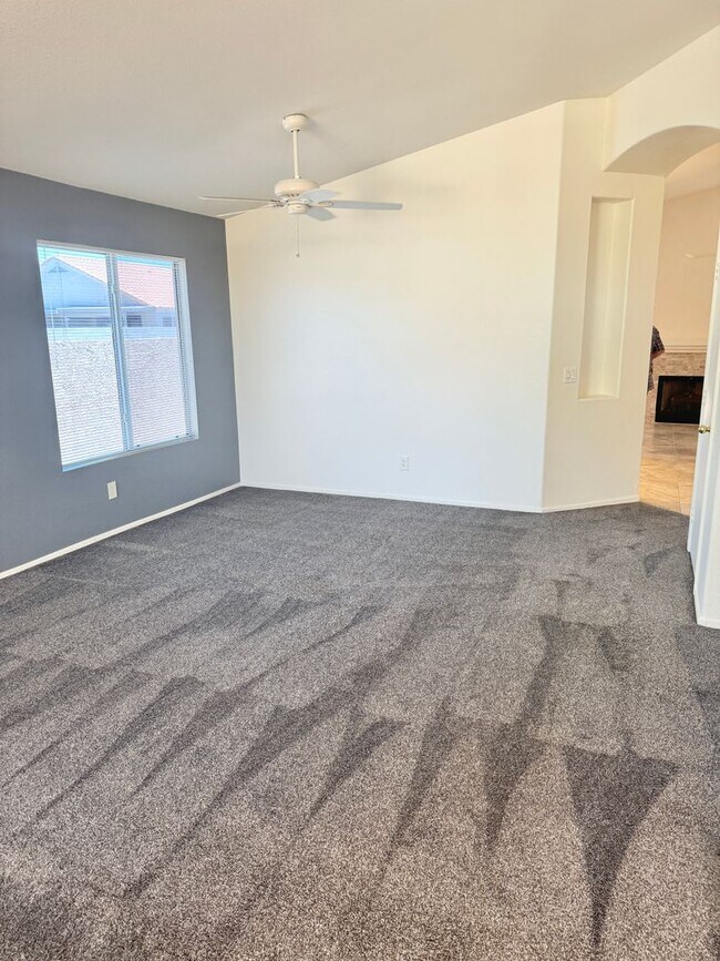 Building Photo - Meticulously Maintained 3 Bedroom + Den Single Level Home! Fantastic Low Backyard.
