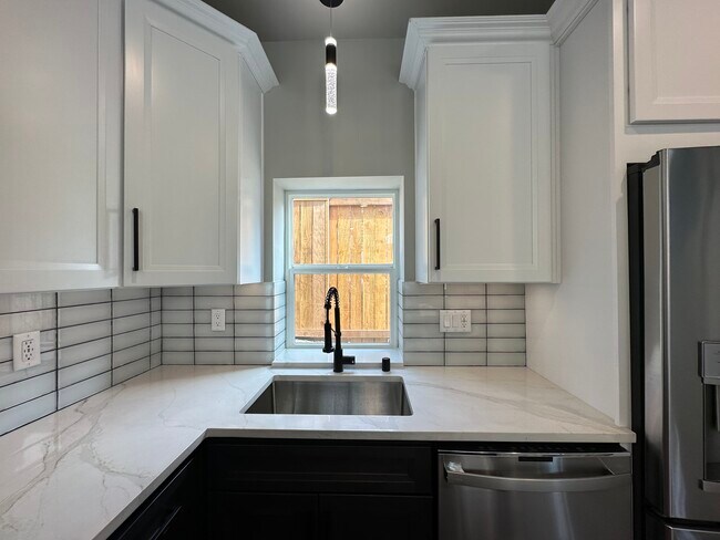 Building Photo - 5509 Brooklyn Ave NE