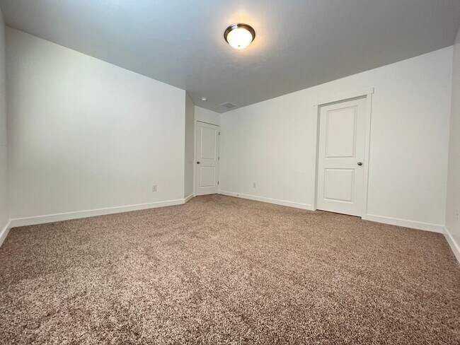 Building Photo - 3 Bd/2 Ba Townhouse in Herriman