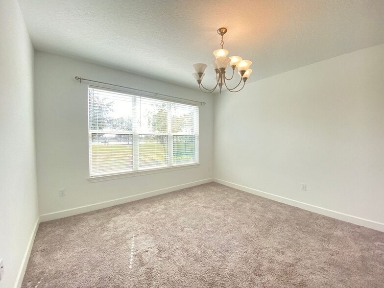 Building Photo - 2182 Palm Tree Dr