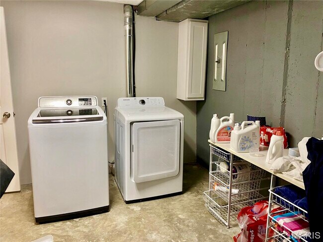 Building Photo - 9 Tree Hill Ct