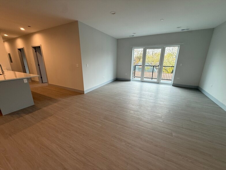 Building Photo - 6350 N Glenwood Ave