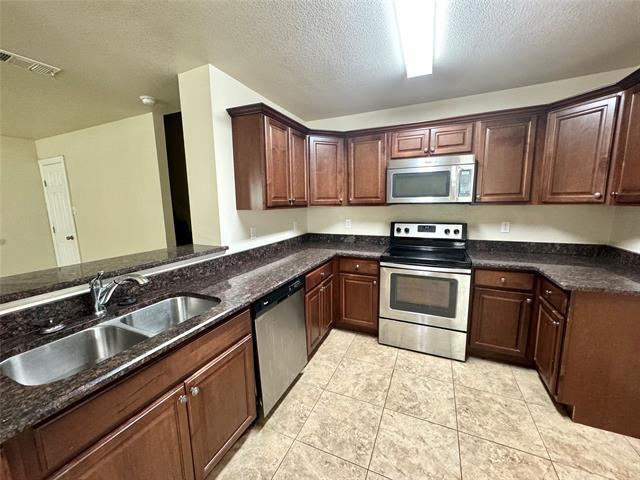 Building Photo - 2335 Bloomfield Dr