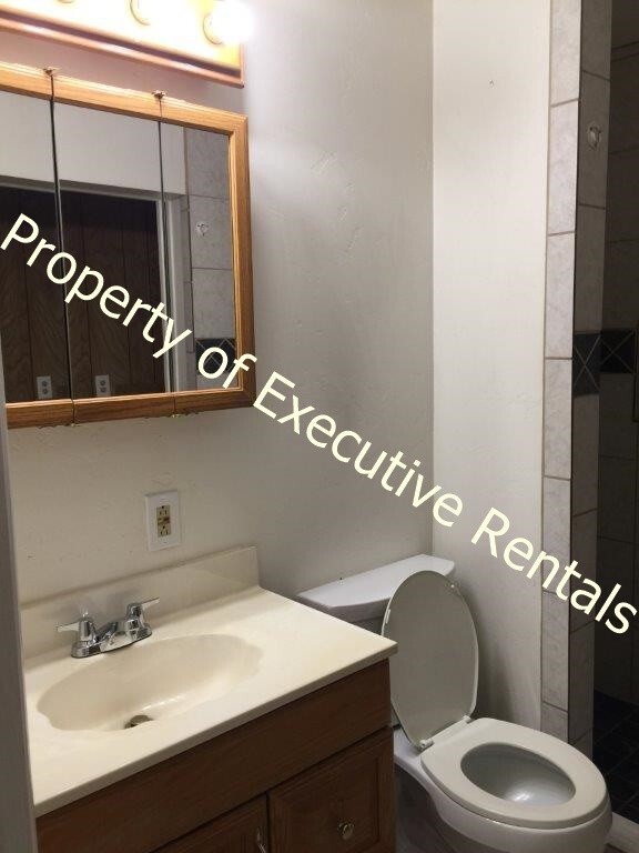 Building Photo - 2324 E Idaho Ave