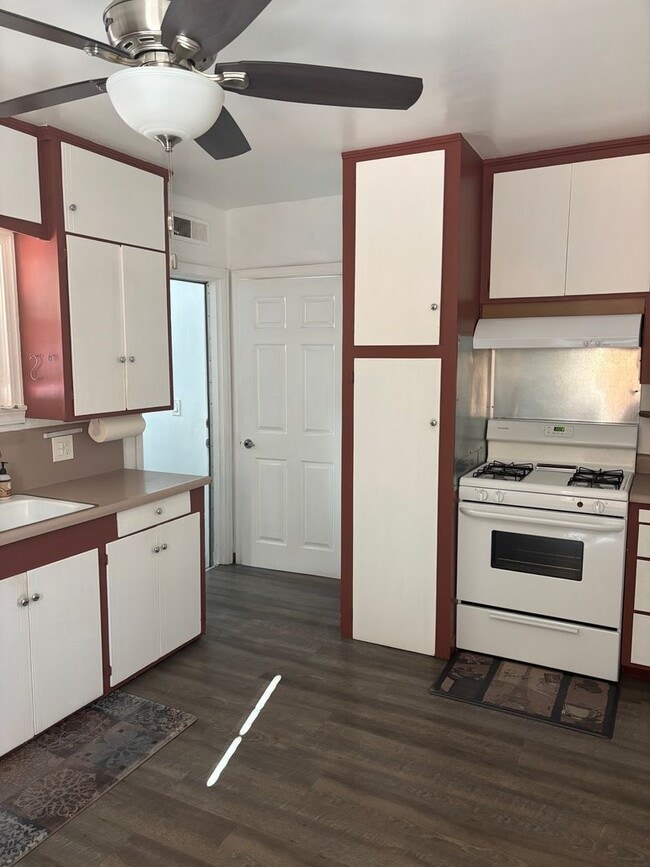 Building Photo - 2 BR 1 BA house with Bonus Room in Yuba City  AVAILABLE NOW!