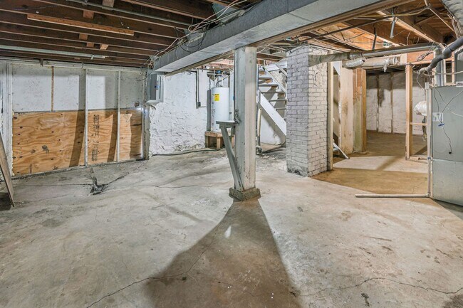 Building Photo - Beautiful 2 Bedroom 1 Bathroom Home in Kansas City!