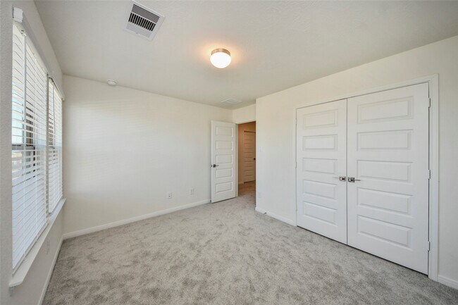 Building Photo - 4852 Sun Fls Dr