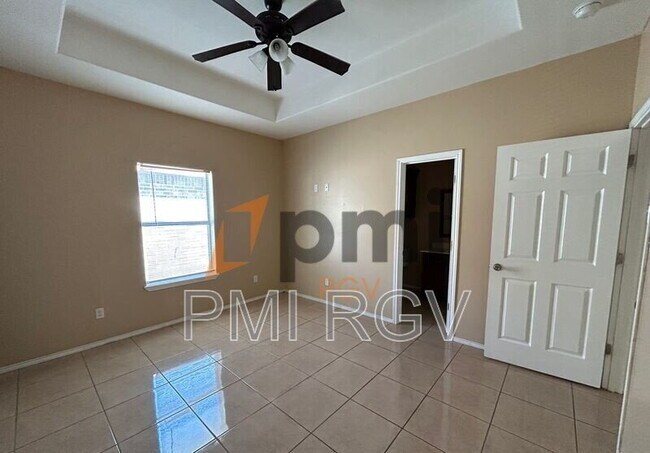 Building Photo - 2708 W Primrose Ave