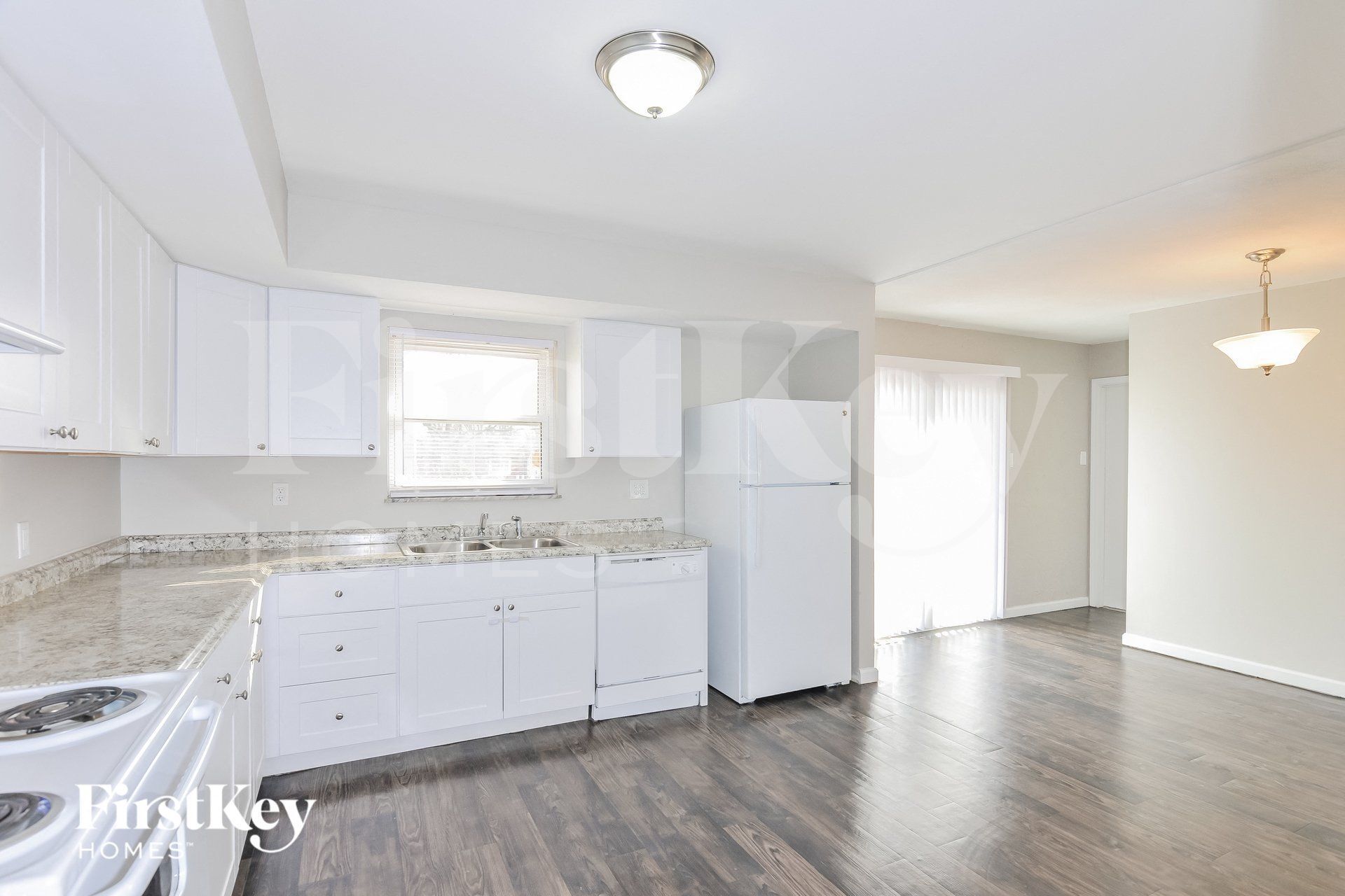 Building Photo - 8 Oak Dr