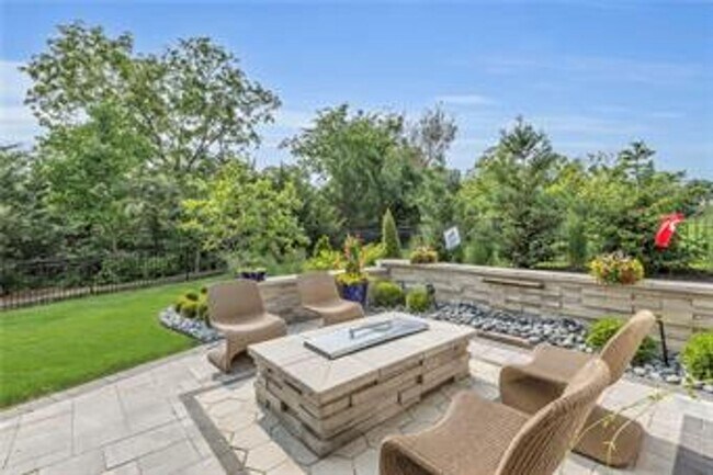 Building Photo - {5842} Luxury Rental in Forrest Ridge Esta...