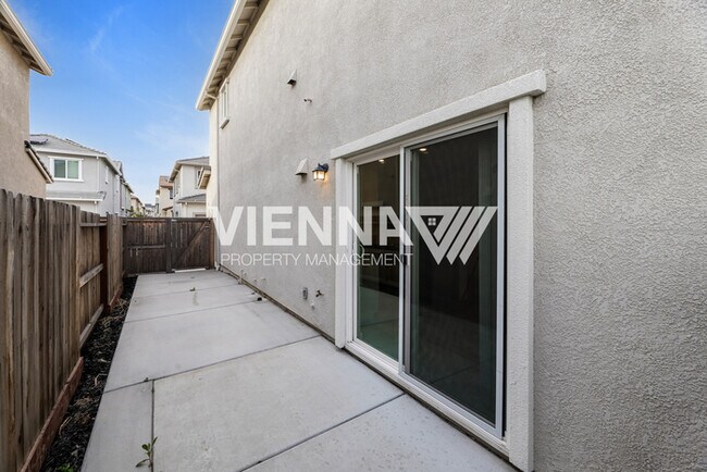 Building Photo - 9008 Sausalito Ln