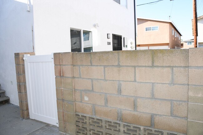 Building Photo - Valencia (994)