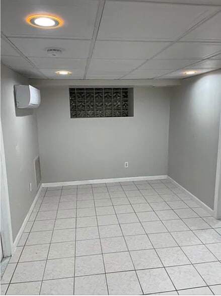 Living room - 31 Friendship St