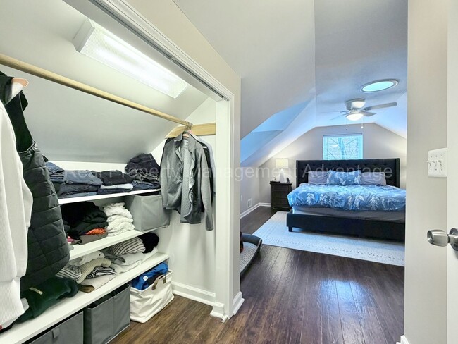 Building Photo - 3 Bed/2.5 Bath - Cape Cod Charm with Modern Comforts Throughout