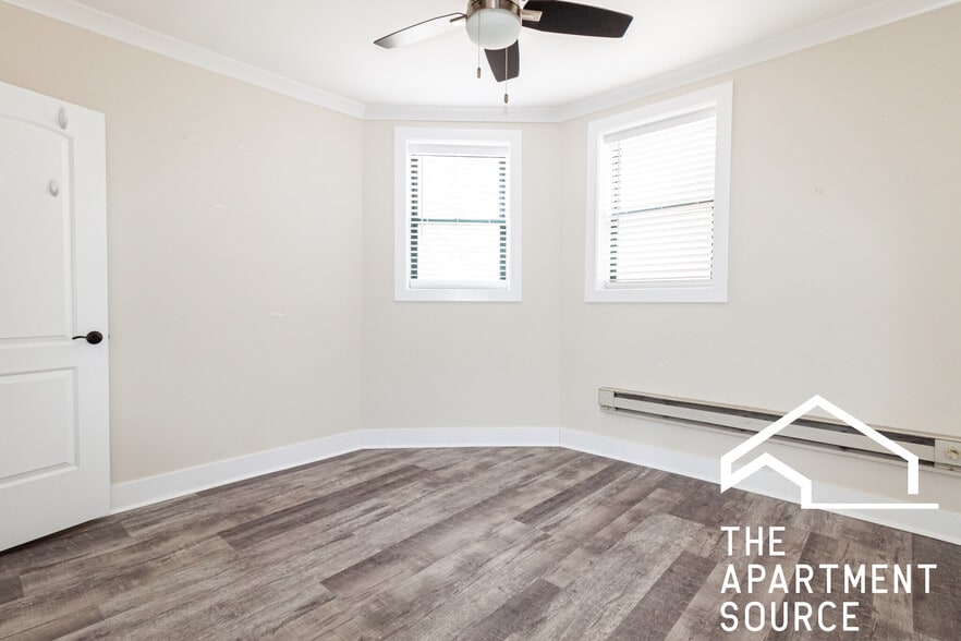 Building Photo - 3841 N Greenview Ave