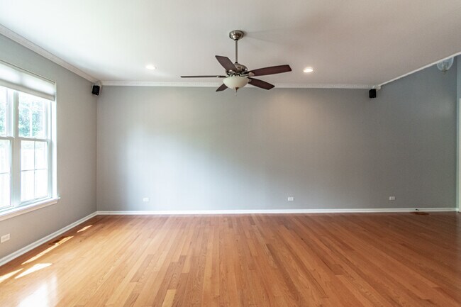 Building Photo - 403 Shadow Creek Dr