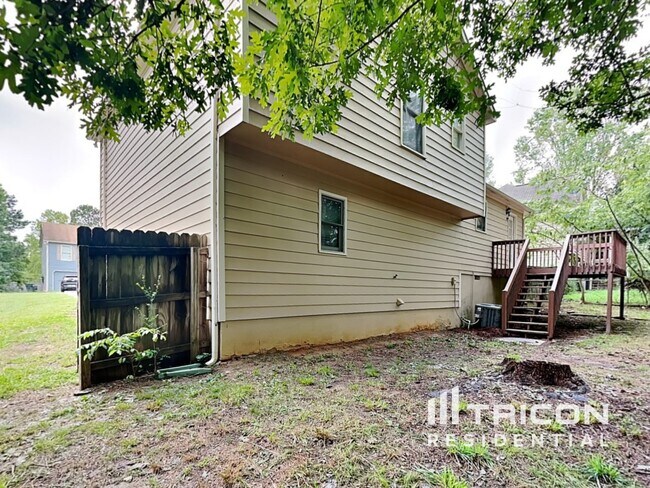 Building Photo - 146 Aztec Way SE