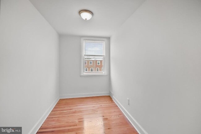 Building Photo - 1051 Oakwood Dr
