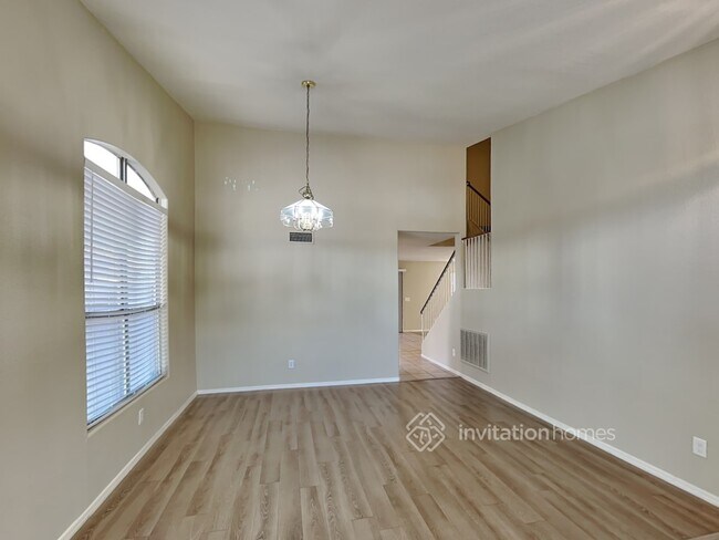 Building Photo - 1755 E Toledo St