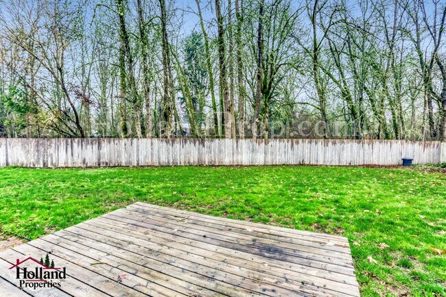 Building Photo - Beautiful Single-Level Hillsboro Home with Spacious Fenced Yard!