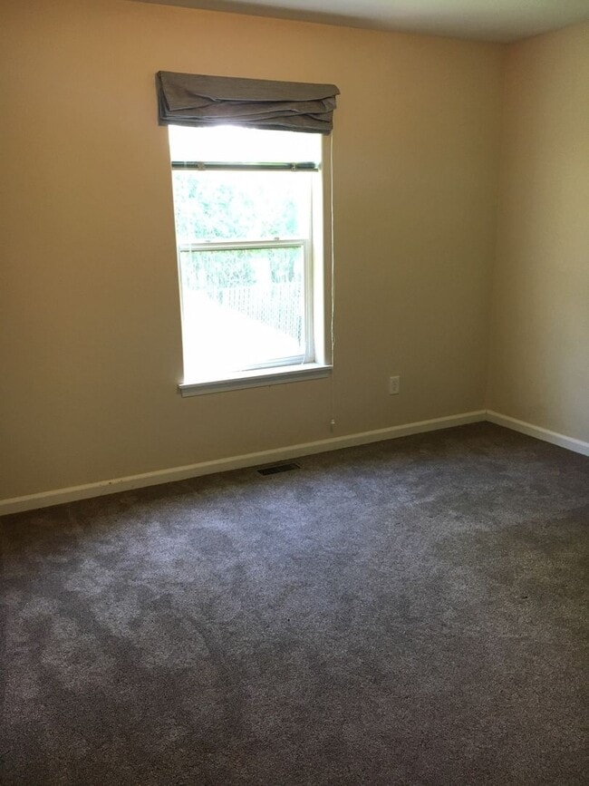 Building Photo - 4 Bedroom 2 Bathroom House - Close to MSU Campus