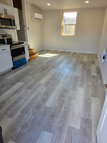 Living area Unit D - 4510 SE 99th Ave