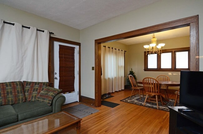 Building Photo - Gorgeous 3 Bed, 2 Bath Kingfield Home Available 9/10!