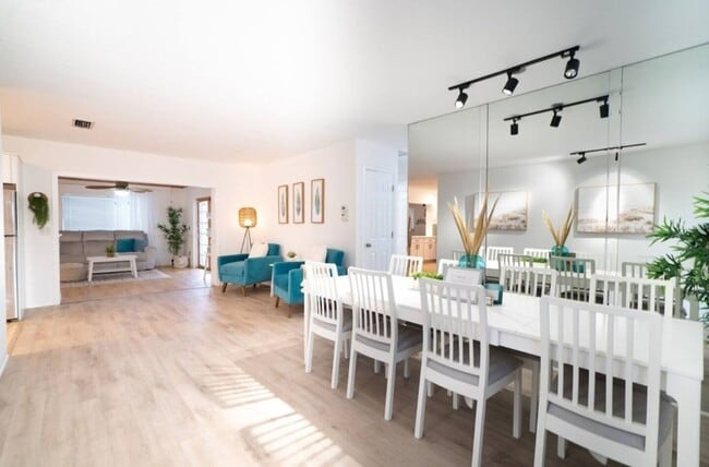 Building Photo - Stylish Heated Pool House  Near the Beach