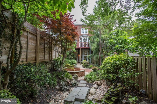 Building Photo - 3332 Dent Pl NW