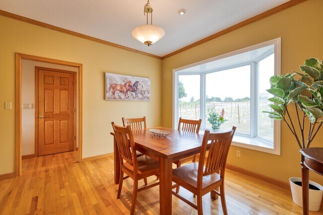 Building Photo - Wine Country Living! Spacious 4 bedroom 2....