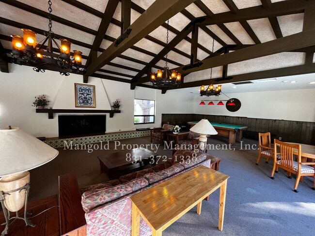 Building Photo - Spacious 1-Bed, 1-Bath Condo Located At Oc...